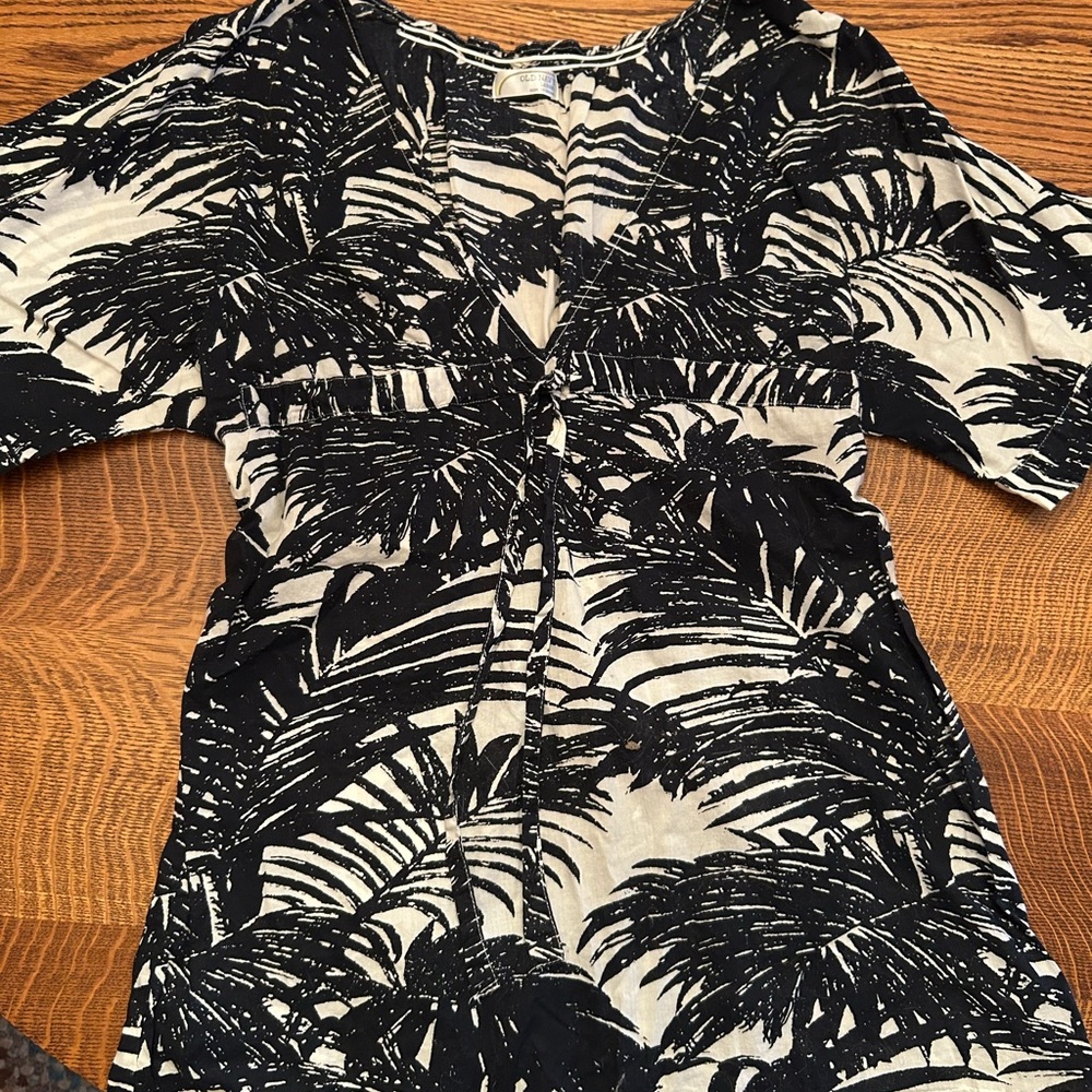 Old Navy Black and Cream Palm Print Blouse